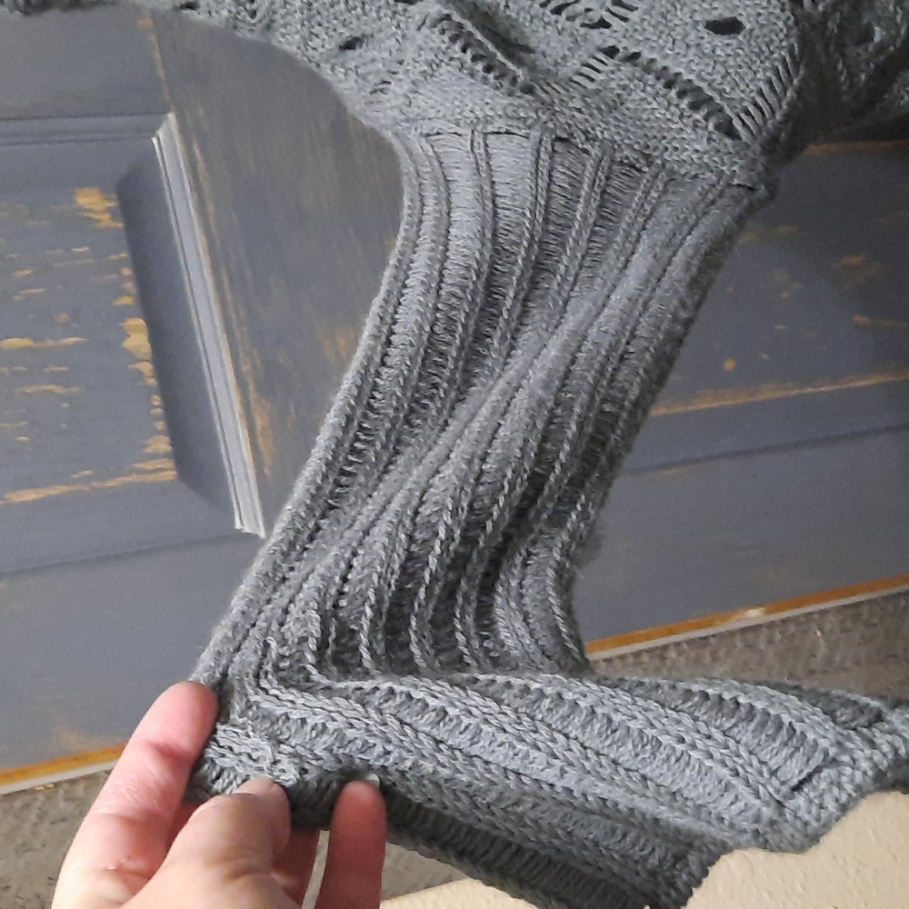Sweater - Picture 4 of 4